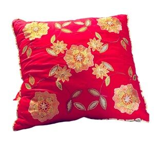 WAVERLY 20”x20” Beautiful Floral Throw Pillow with removable insert for washing